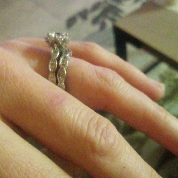 Engagement ring - Picture 2 of 3